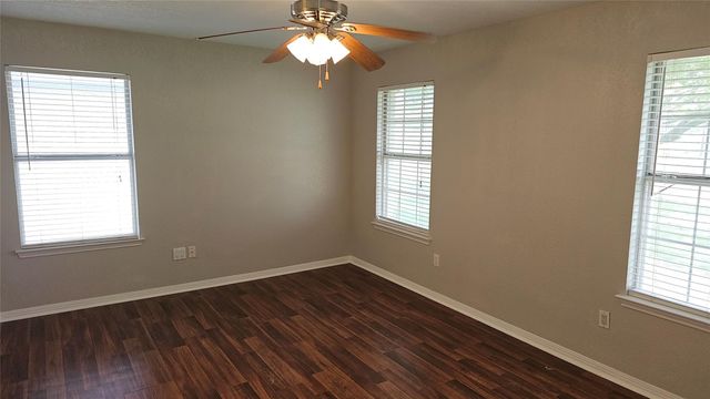 16 Brenda LN, Round Rock, TX 78665