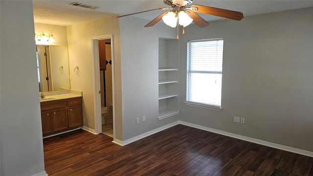 16 Brenda LN, Round Rock, TX 78665