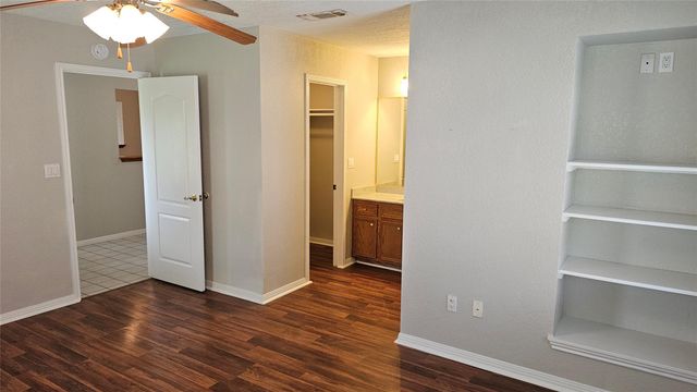 16 Brenda LN, Round Rock, TX 78665