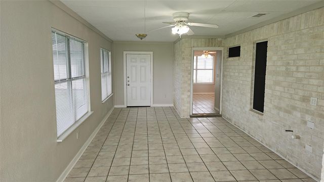 16 Brenda LN, Round Rock, TX 78665