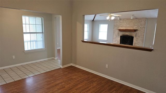 16 Brenda LN, Round Rock, TX 78665