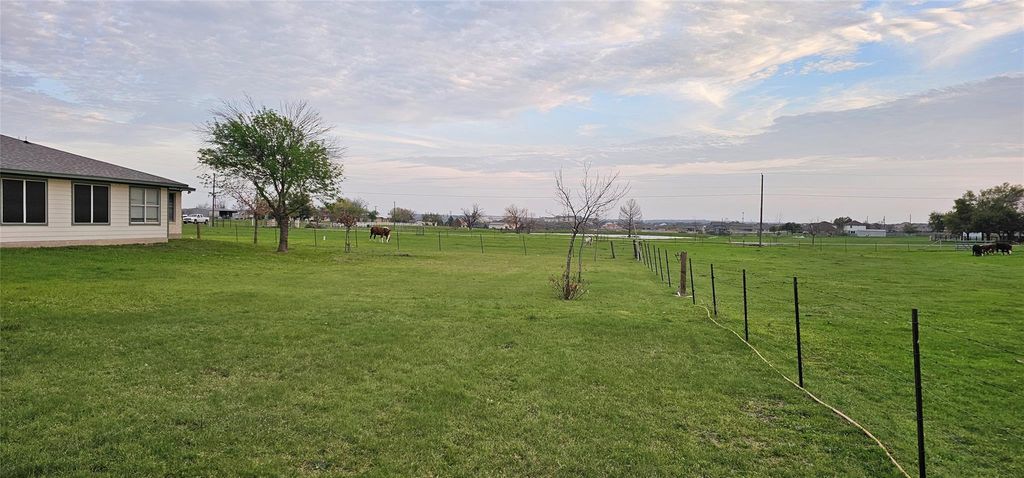 16 Brenda LN, Round Rock, TX 78665