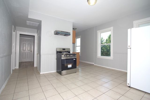82 Fox 2, Worcester, MA 01604