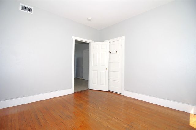 82 Fox 2, Worcester, MA 01604