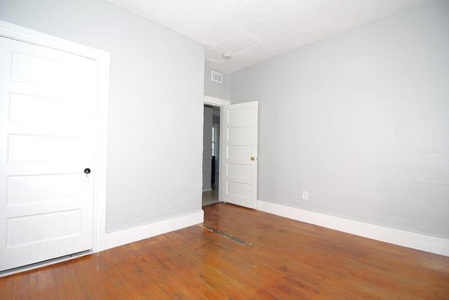 82 Fox 2, Worcester, MA 01604