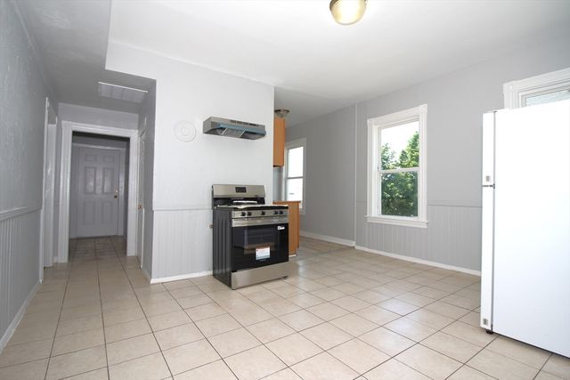 82 Fox 2, Worcester, MA 01604