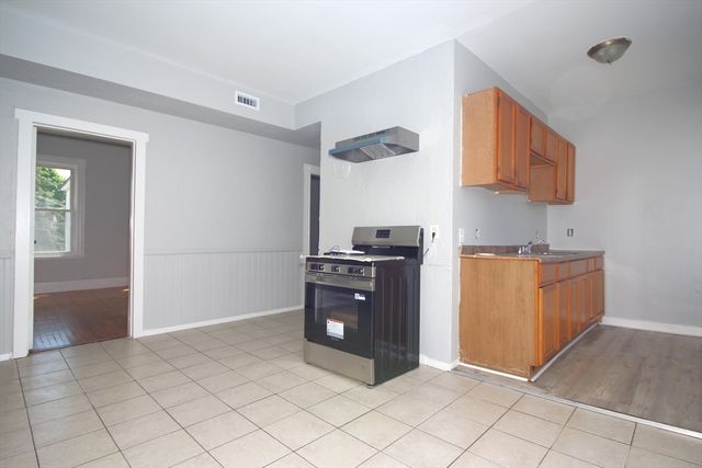 82 Fox 2, Worcester, MA 01604