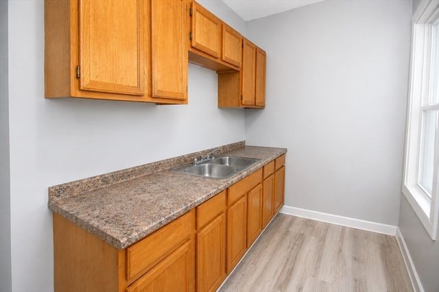 82 Fox 2, Worcester, MA 01604