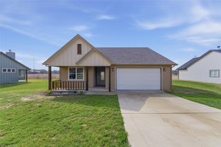 314 Oakwood Avenue, Jacksboro, TX 76458