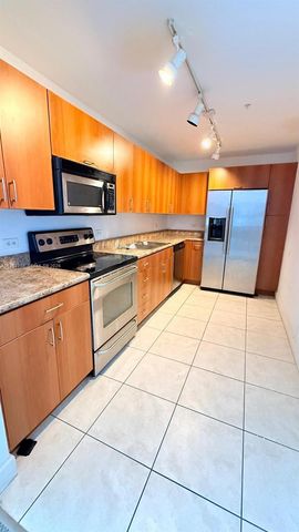 7501 E Treasure Dr 8B, North Bay Village, FL 33141