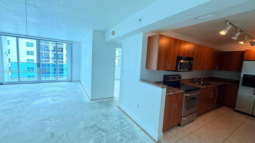 7501 E Treasure Dr 8B, North Bay Village, FL 33141