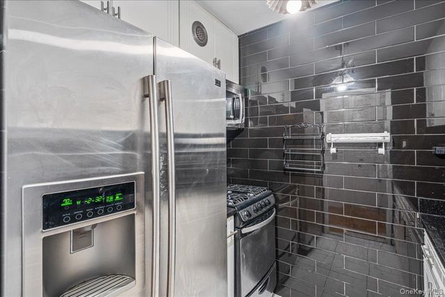 18-05 215th Street 8C, Bayside, NY 11360