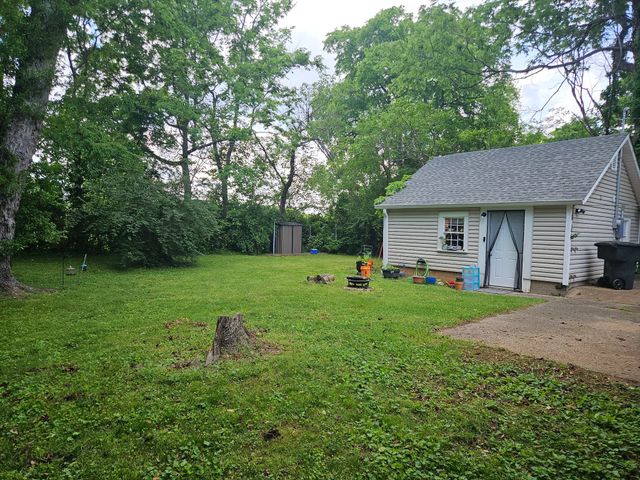 911 Leaf Ave, Murfreesboro, TN 37130