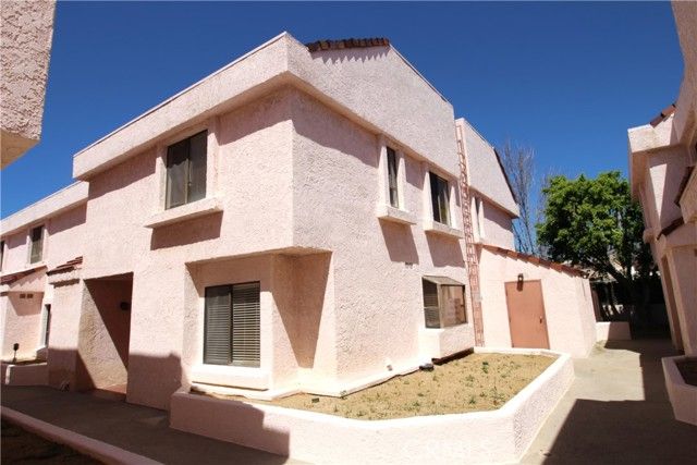 9906 Owensmouth 12, Chatsworth (los Angeles), CA 91311