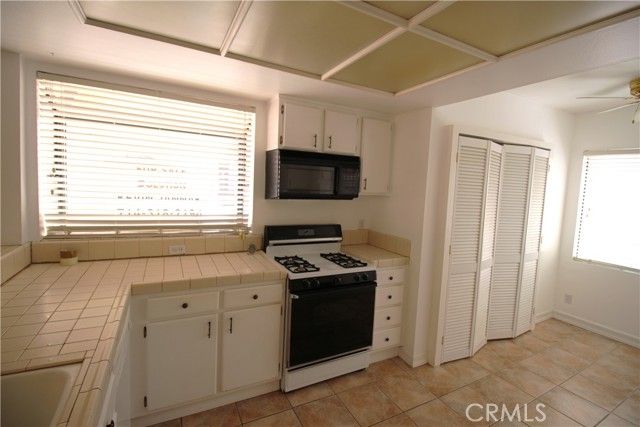 9906 Owensmouth 12, Chatsworth (los Angeles), CA 91311