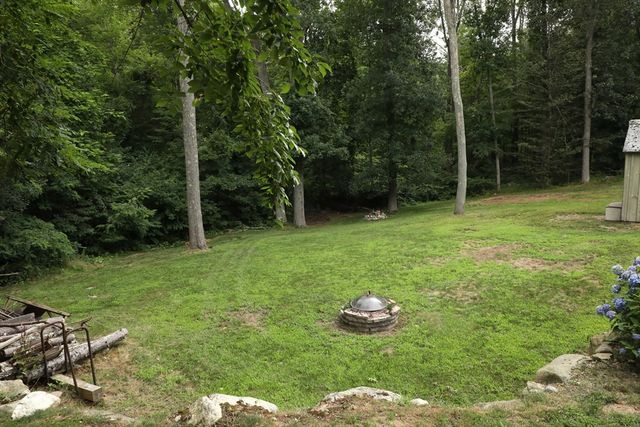15 Slab Bridge Rd, Freetown, MA 02702