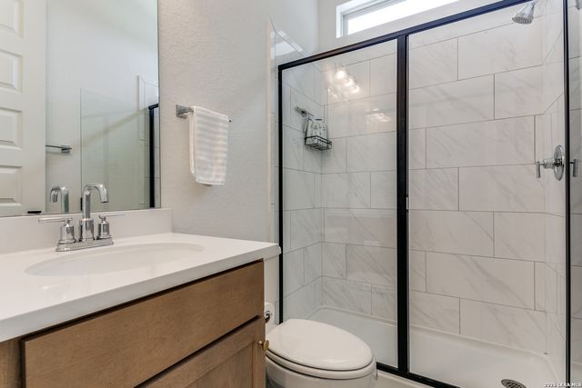 102 HUNTWICK DR, Boerne, TX 78006