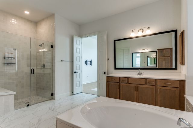 102 HUNTWICK DR, Boerne, TX 78006