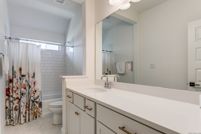 102 HUNTWICK DR, Boerne, TX 78006