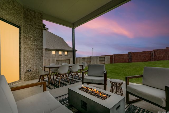 102 HUNTWICK DR, Boerne, TX 78006
