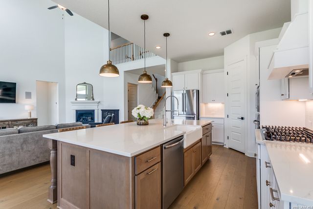 102 HUNTWICK DR, Boerne, TX 78006