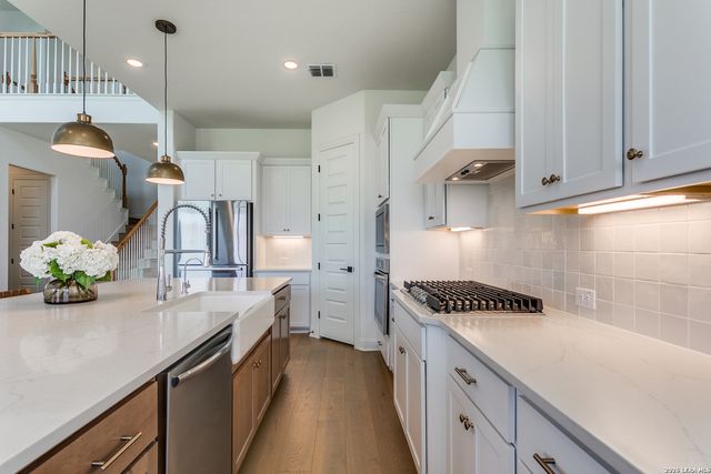 102 HUNTWICK DR, Boerne, TX 78006