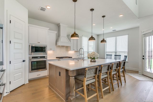 102 HUNTWICK DR, Boerne, TX 78006