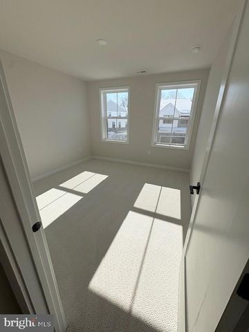 30 GRAYSON LN, Downingtown, PA 19335