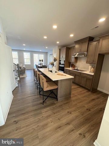 30 GRAYSON LN, Downingtown, PA 19335