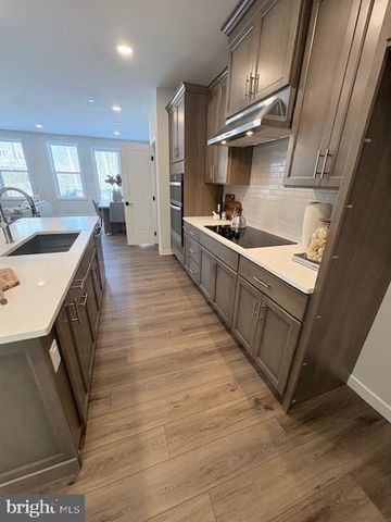 30 GRAYSON LN, Downingtown, PA 19335