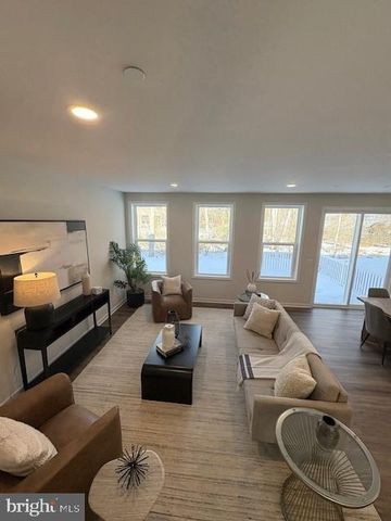 30 GRAYSON LN, Downingtown, PA 19335