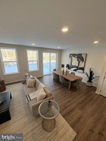 30 GRAYSON LN, Downingtown, PA 19335