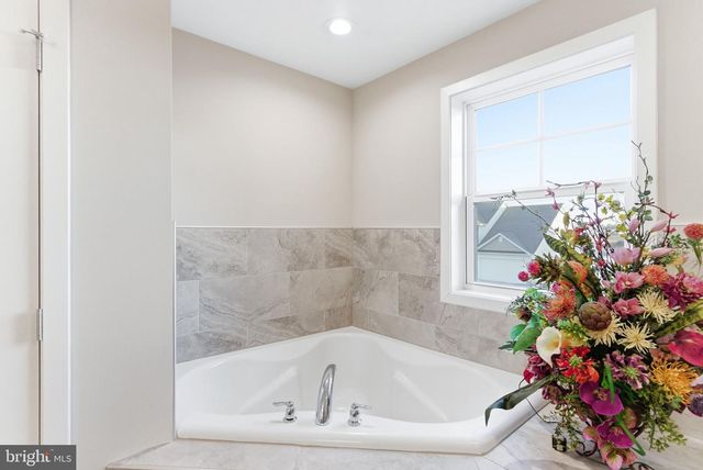 255 RECIFE CT, Martinsburg, WV 25403