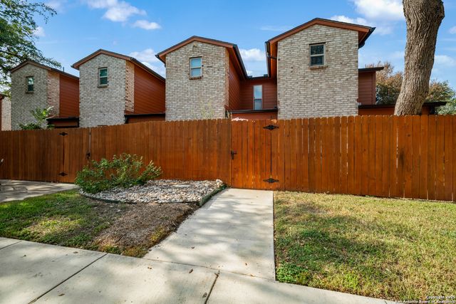 2718 Old Field Dr Apt 502, San Antonio, TX 78247