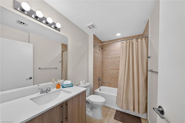 15901 Royal Pointe LN 405, Fort Myers, FL 33908