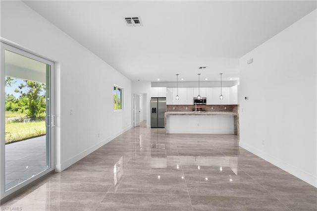 1142 Dutchess ST E, Lehigh Acres, FL 33974