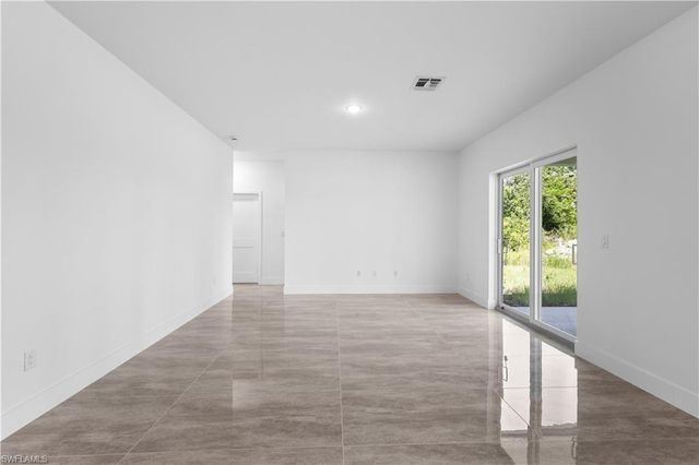 1142 Dutchess ST E, Lehigh Acres, FL 33974