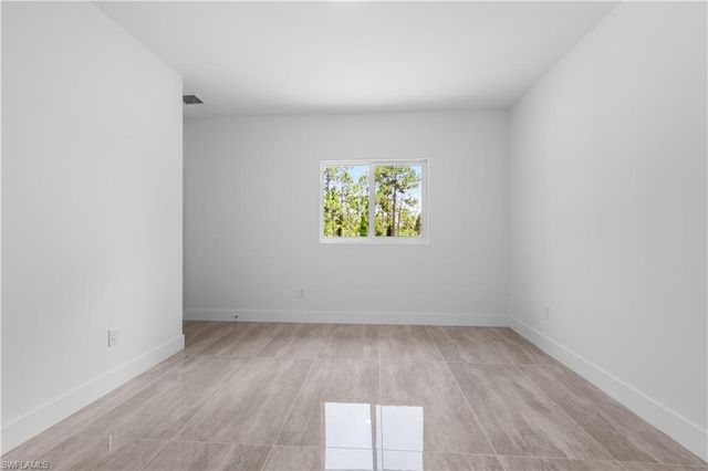 1142 Dutchess ST E, Lehigh Acres, FL 33974