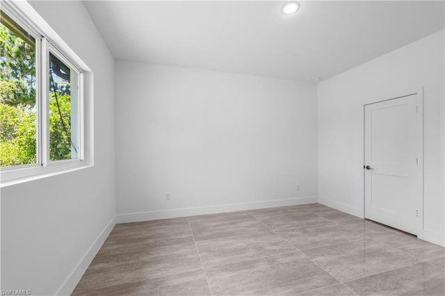 1142 Dutchess ST E, Lehigh Acres, FL 33974