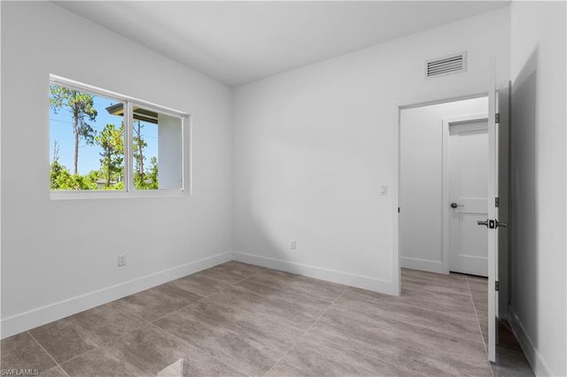 1142 Dutchess ST E, Lehigh Acres, FL 33974
