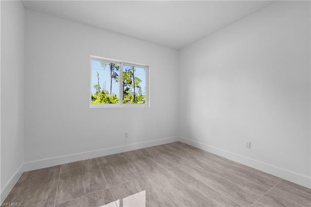 1142 Dutchess ST E, Lehigh Acres, FL 33974