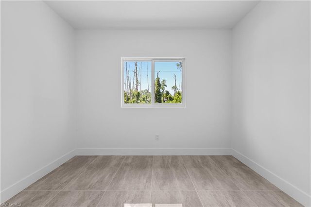 1142 Dutchess ST E, Lehigh Acres, FL 33974