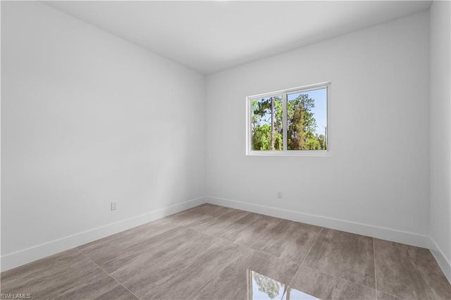1142 Dutchess ST E, Lehigh Acres, FL 33974