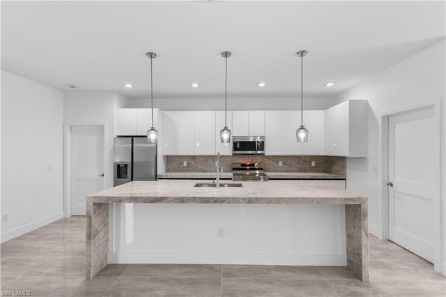 1142 Dutchess ST E, Lehigh Acres, FL 33974