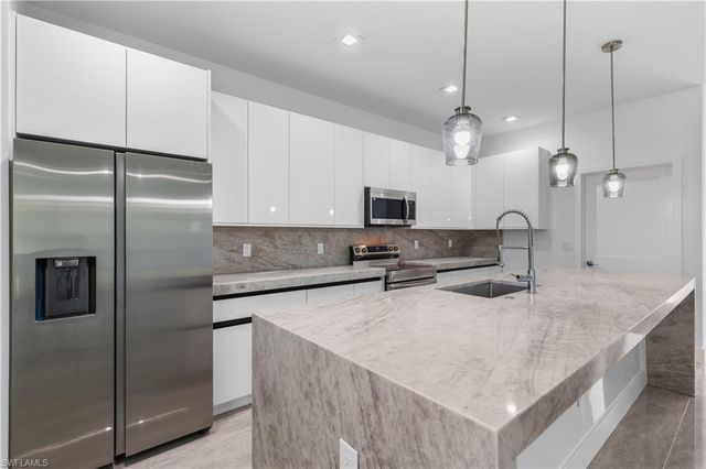 1142 Dutchess ST E, Lehigh Acres, FL 33974