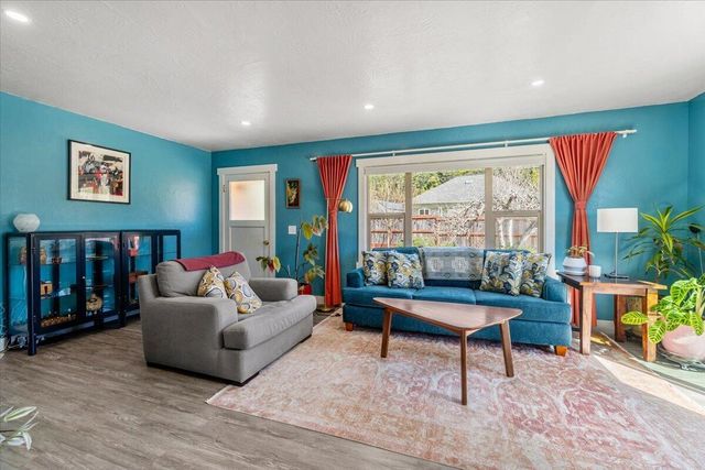 6112 Elk River Road, Elk River, CA 95503