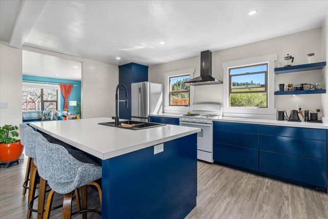 6112 Elk River Road, Elk River, CA 95503