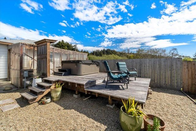 6112 Elk River Road, Elk River, CA 95503