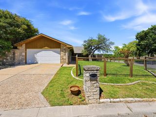 2420 Birkdale Lane, Kerrville, TX 78028