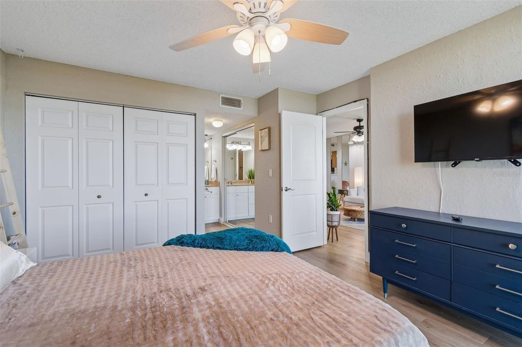 Image 35 of property listing at 900 COVE CAY DRIVE 5F, Clearwater, FL 33760